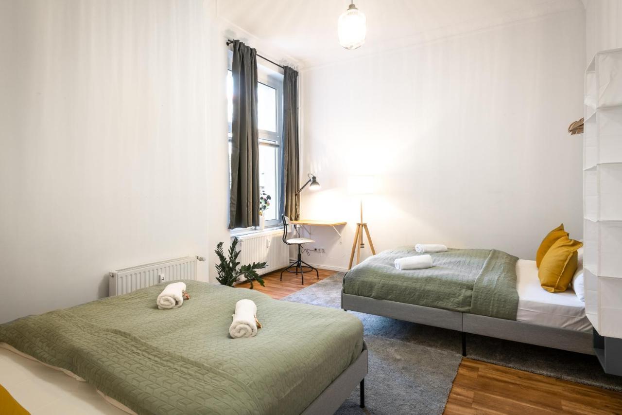 Sonnig & Helle Wohnung Alexanderplatz In 15Min Zu Erreichen, Herthastrasse Sehr Schoen Und Gross Fuer Gruppen Geeignet برلين المظهر الخارجي الصورة